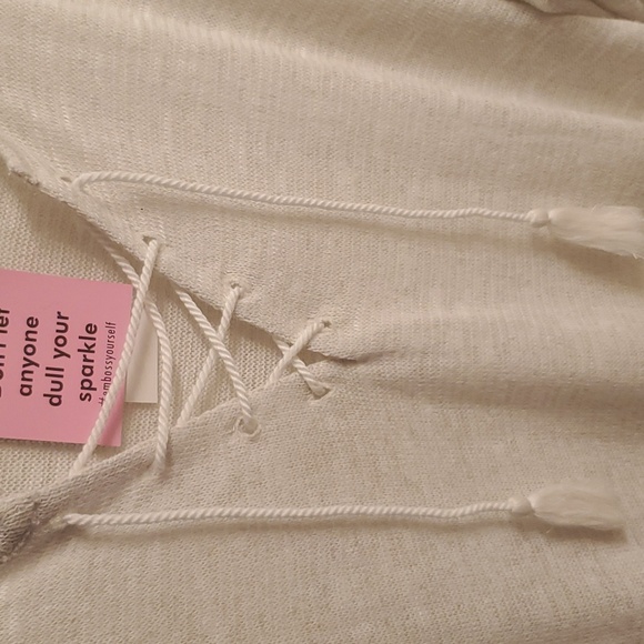 Embossed Juniors Top - Picture 3 of 5